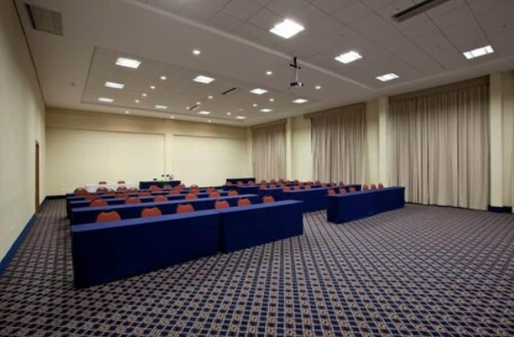Taua Hotel Атибая Екстериор снимка